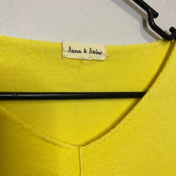 Aaron & Amber Yellow V-Neck Sweater‎ - S/M - Picture 3 of 5